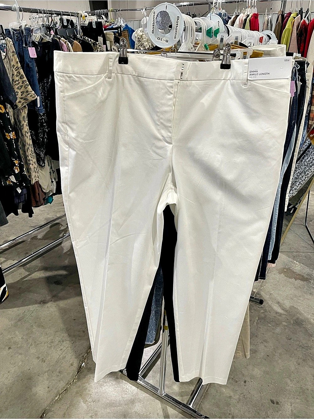 Liz Claiborne Emma Ankle Length Mid-Rise Ankle Pants in White Size 18W NWT